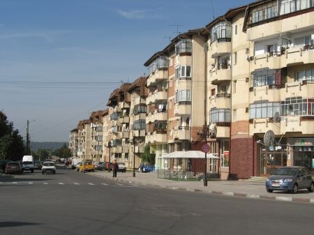 Ploieştenii se mută în oraşele din jur, care sunt mai ieftine