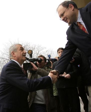 Tăriceanu acordă primul ajutor CNSAS