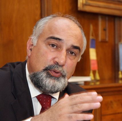 Vosganian ia „cuţitul“ bugetar de la primari