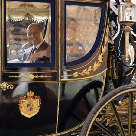 Băsescu, plimbat cu caleaşca