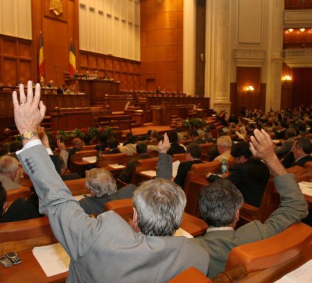 Candidează vara ca să câştige toamna