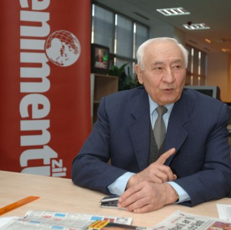 De la oile tovarăşului Dincă la milioanele domnului Puiu