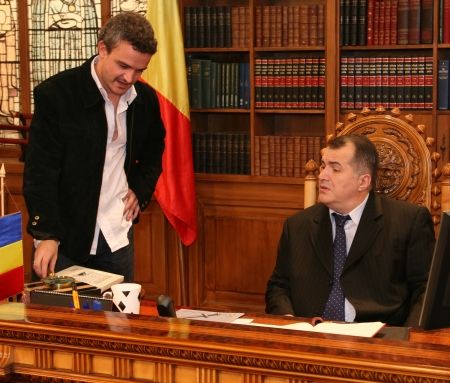 De mâine la Pro TV: Călinescu preşedinte