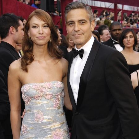 GEORGE CLOONEY SE ÎNSOARĂ.
