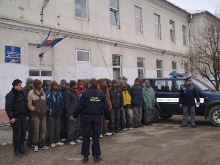 Împuşcături la graniţă: 41 de indieni au forţat intrarea în ţară
