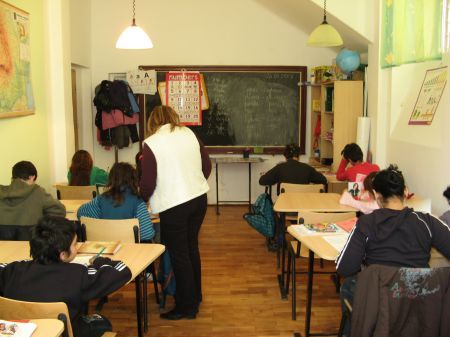 Invitaţie pentru copiii romi: înapoi la şcoală