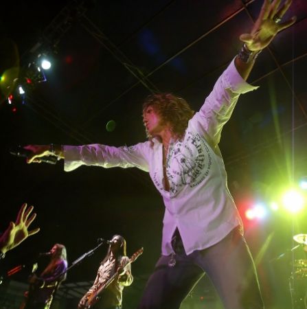 Ne vizitează trupe celebre: Whitesnake, Def Leppard, Bon Jovi şi Cypress Hill / VIDEO