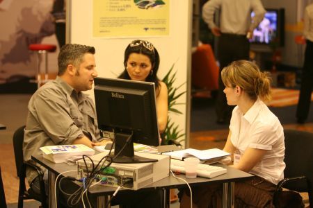 Raiffeisen: exportăm şi credite de retail