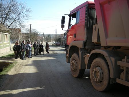 Şantierul Bechtel scoate oamenii în stradă
