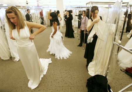 Târg de nunţi, ciocolată, teatru şi circ