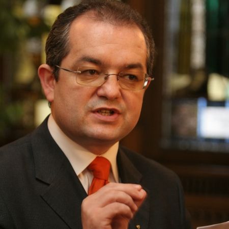 Taxa auto, atacată de la Cotroceni