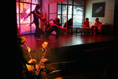 Teatrul Metropolis „s-a spălat“ cu gel de duş