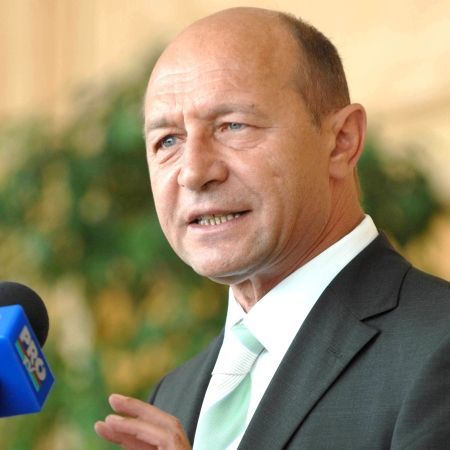 Băsescu a promulgat legea ANI