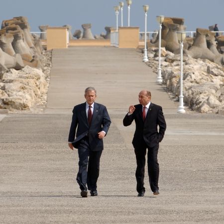 Băsescu i-a arătat lui Bush „Lacul rusesc“: Salutări de la Neptun