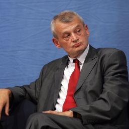 Candidatura lui Oprescu a fost contestată din nou