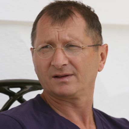 COMEDIE CU ROMÂNI ÎN SPANIA