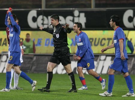 Fotbalul din Liga I, o luptă murdară
