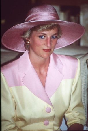 Lady Di, simbol al eleganţei