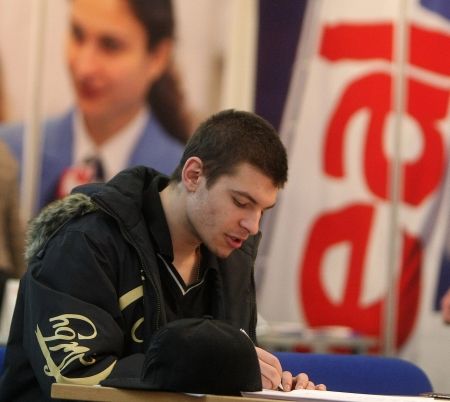 Marile companii se întrec în recrutarea studenţilor şi absolvenţilor