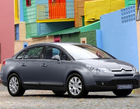 Noul Citroën C4 Sedan seamănă cu vechiul C5