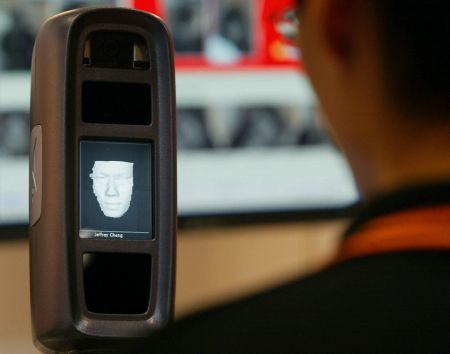 Scanare facială la intrarea în Regatul Unit