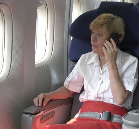 Vom vorbi la mobil din avion
