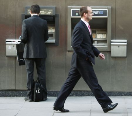 300.000 de euro fraudă la Bancpost