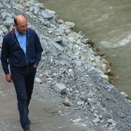 Băsescu, în vizită pe şantier