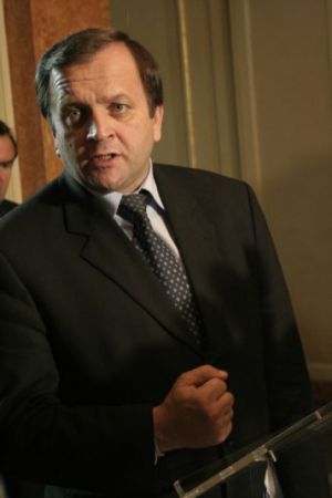 Flutur, acuzat că a dat mită electorală