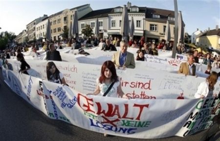 Fotografi, arestaţi în cazul Fritzl