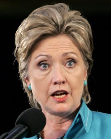 Hillary Clinton greşeşte pe ultima sută de metri