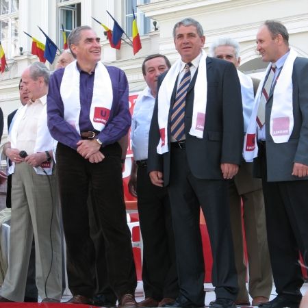 Între pensie şi Petre Roman, pensionarii au ales banii