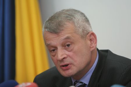 Oprescu, 15 procente în faţa lui Blaga
