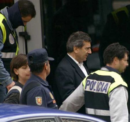 POLIŢIŞTI SPANIOLI ÎNFUNDAŢI DE ROMÂNCE: Proxeneţi cu epoleţi