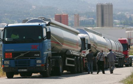 Preţul combustibililor aprinde grevele în Uniunea Europeană