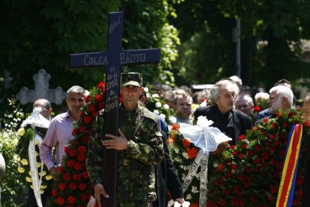 Primăria l-a îngropat pe Colea Răutu