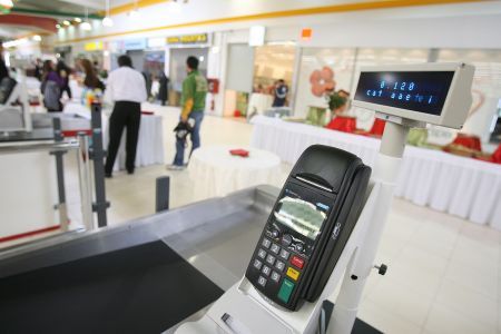 Romanians are paying more often with credit cards