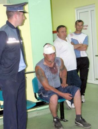 Schimb de focuri între poliţişti şi sătenii din Seaca