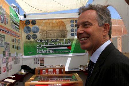 „Teroristul“ de pe cer era ex-premierul Tony Blair