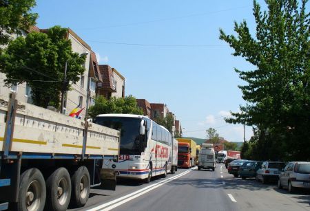 Trafic sugrumat din lipsa centurii