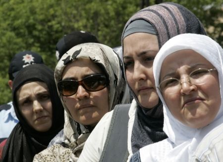 AKP luptă pentru supravieţuire