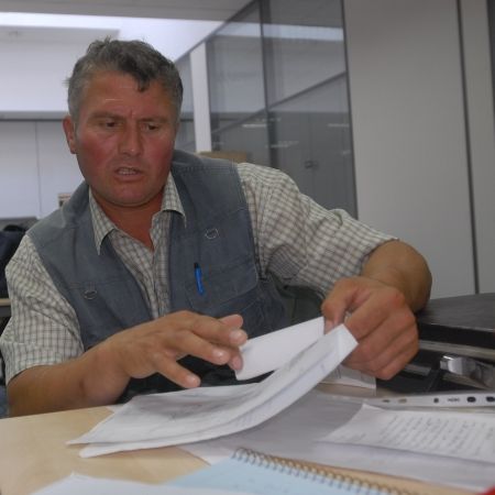 ANCHETĂ LA INTERNE: Poliţist trecut în rezervă din cauza unei beizadele