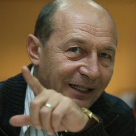 Băsescu, nemulţumit de amânarea cazurilor "Năstase" şi "Mitrea"