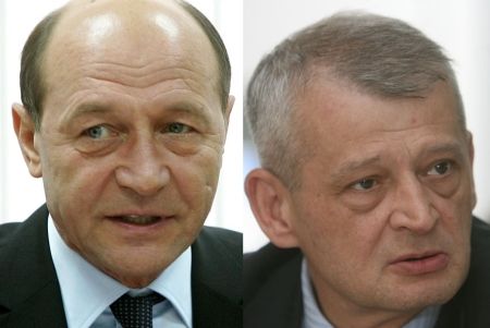 Băsescu şi Oprescu, despărţiţi de cinci procente
