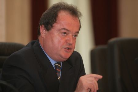 Blaga se aşteaptă la orice în campania din turul doi