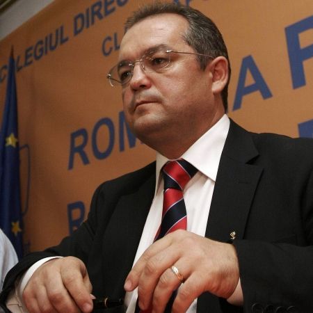 Boc ameninţă cu moţiunea de cenzură