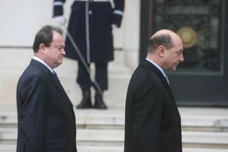 Campanie cu „cai troieni“ şi „mafioţi“
