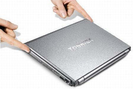 Cel mai uşor laptop vine de la Toshiba