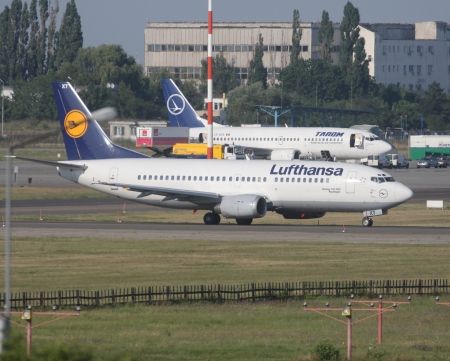 Companiile aeriene o lasă mai uşor cu ofertele