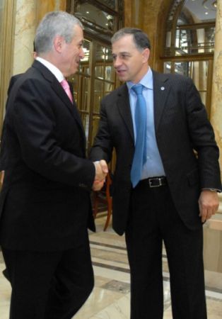 CONSILII JUDEŢENE: Baronii PSD înfrânţi revin pe uşa din dos